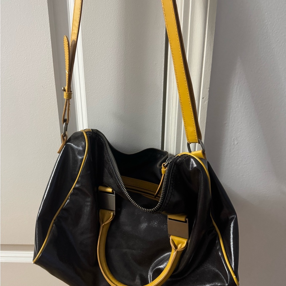 Simply Vera Vera Wang Black and Yellow Shoulder Bag